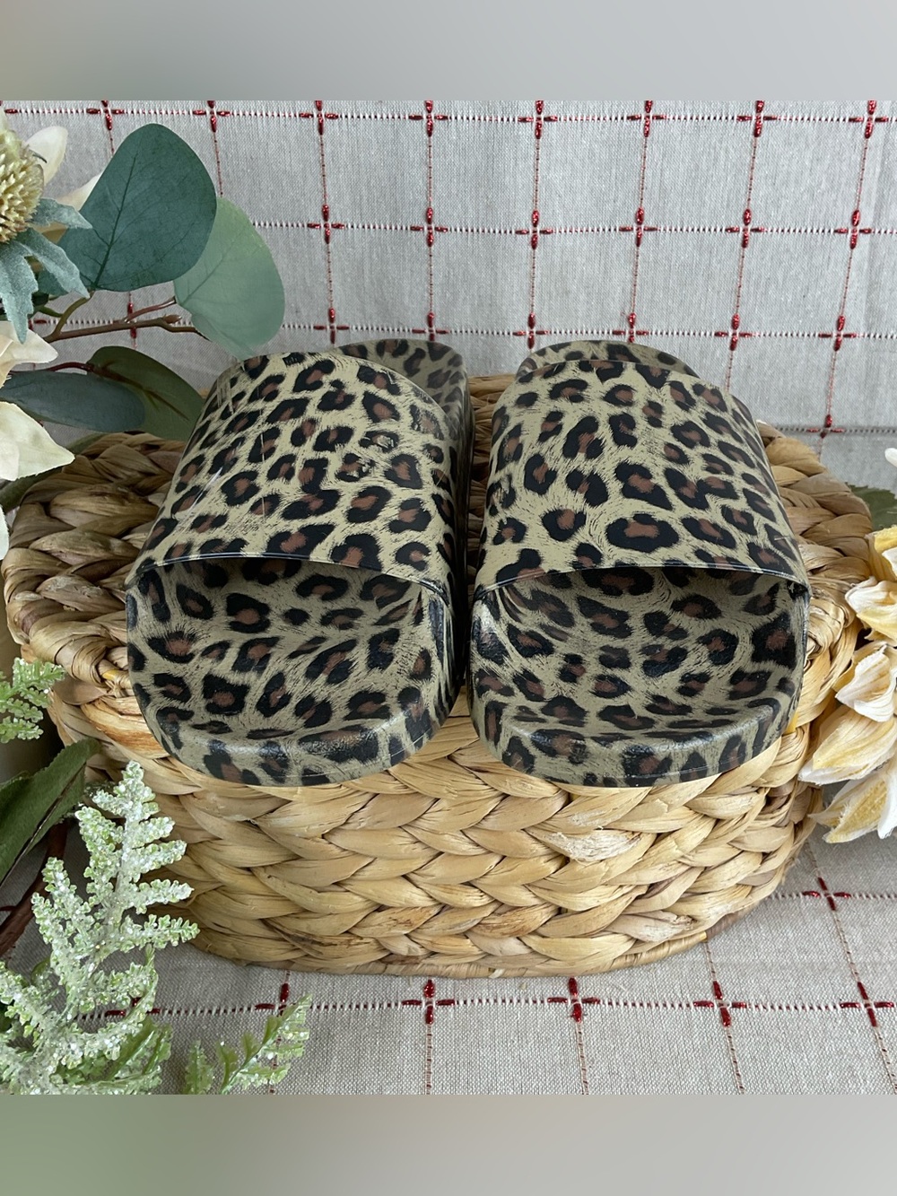 Steve Madden Sofi Leopard Print Slides Women’s Sz 6 PreLoved Sandals Pool Slides - Picture 2 of 8